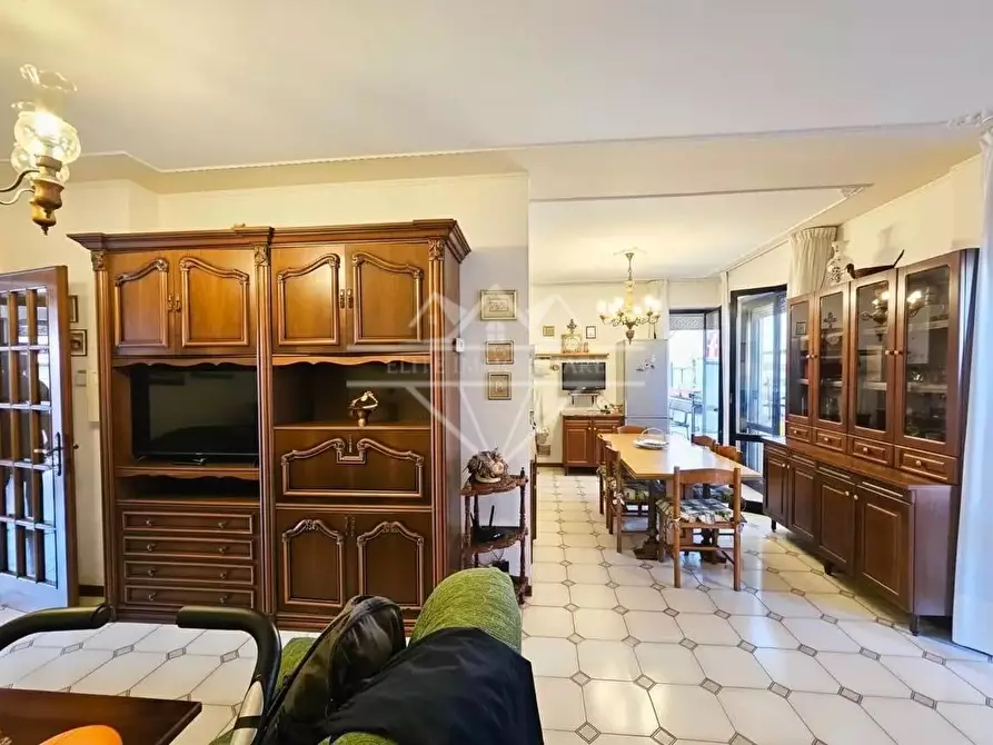 Immagine 2 di Appartamento in vendita  a Carrara
