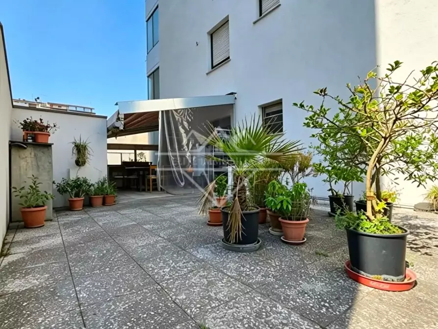 Immagine 1 di Appartamento in vendita  a Carrara