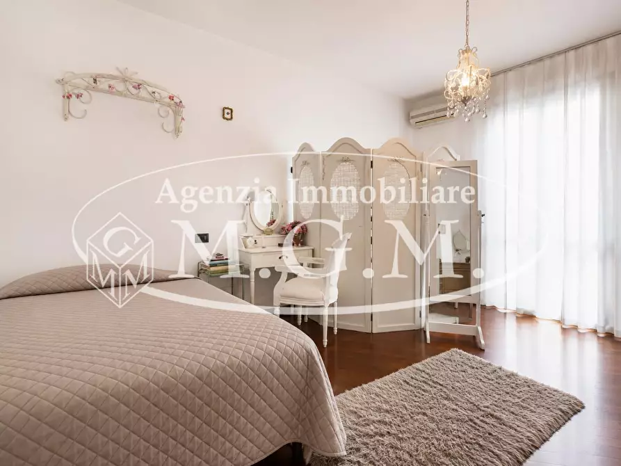 Immagine 21 di Villetta a schiera in vendita  a Cascina