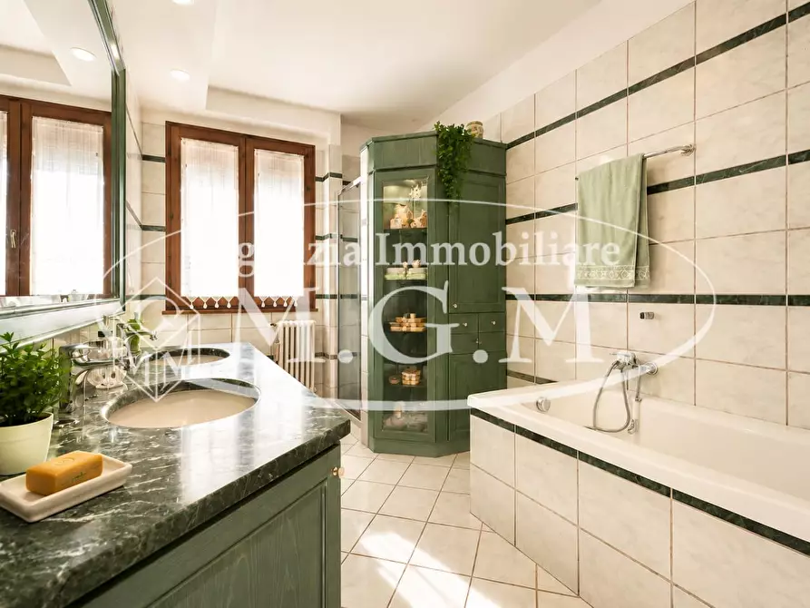 Immagine 25 di Villetta a schiera in vendita  a Cascina