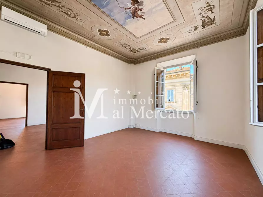 Immagine 17 di Appartamento in vendita  a Lucca