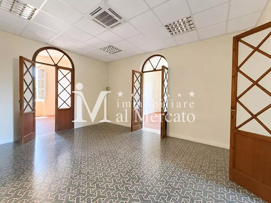 Immagine 12 di Appartamento in vendita  a Lucca