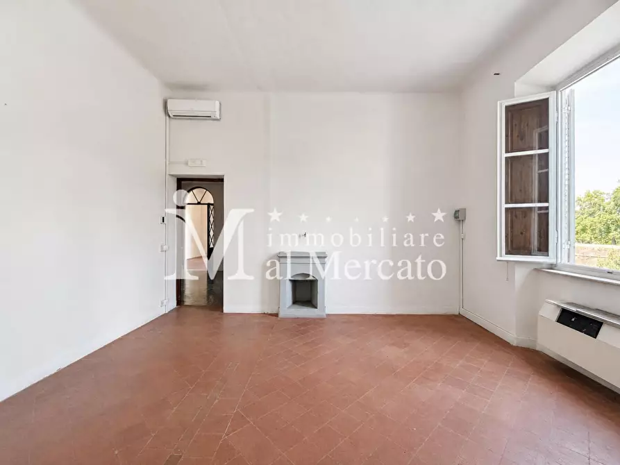 Immagine 32 di Appartamento in vendita  a Lucca
