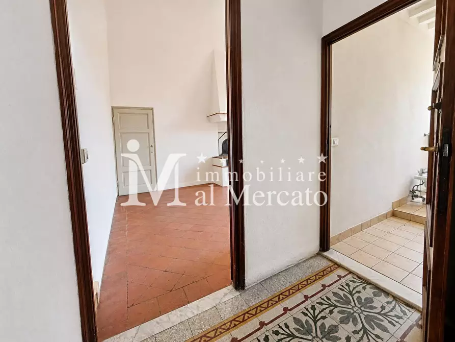 Immagine 58 di Appartamento in vendita  a Lucca