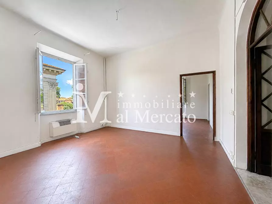 Immagine 28 di Appartamento in vendita  a Lucca