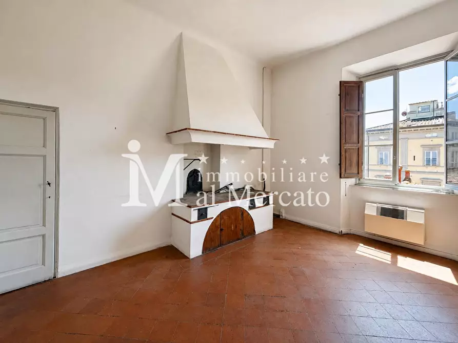 Immagine 53 di Appartamento in vendita  a Lucca