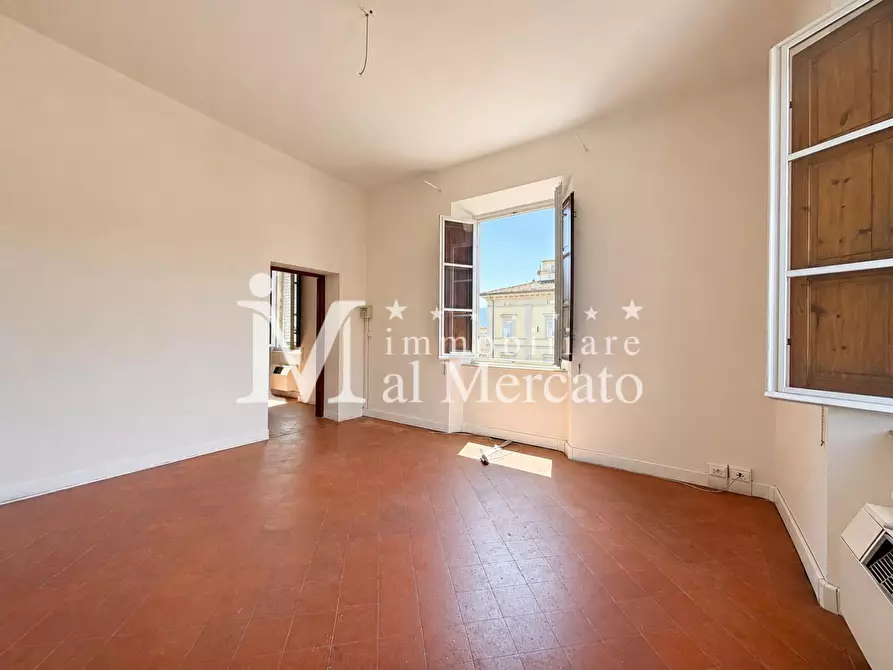 Immagine 38 di Appartamento in vendita  a Lucca