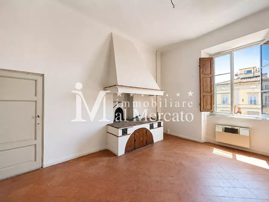 Immagine 50 di Appartamento in vendita  a Lucca