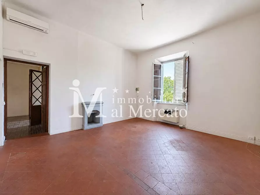 Immagine 31 di Appartamento in vendita  a Lucca