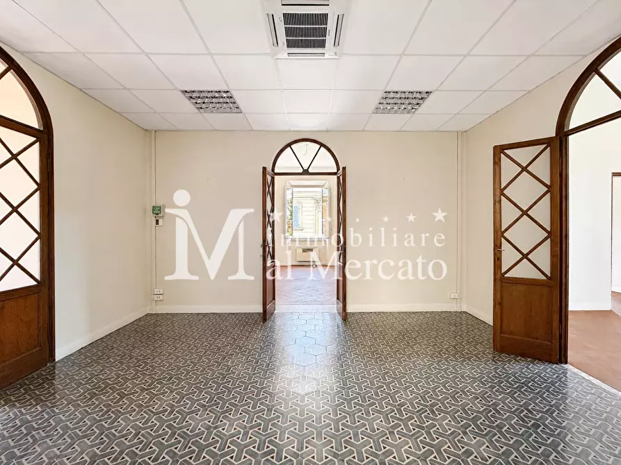 Immagine 9 di Appartamento in vendita  a Lucca