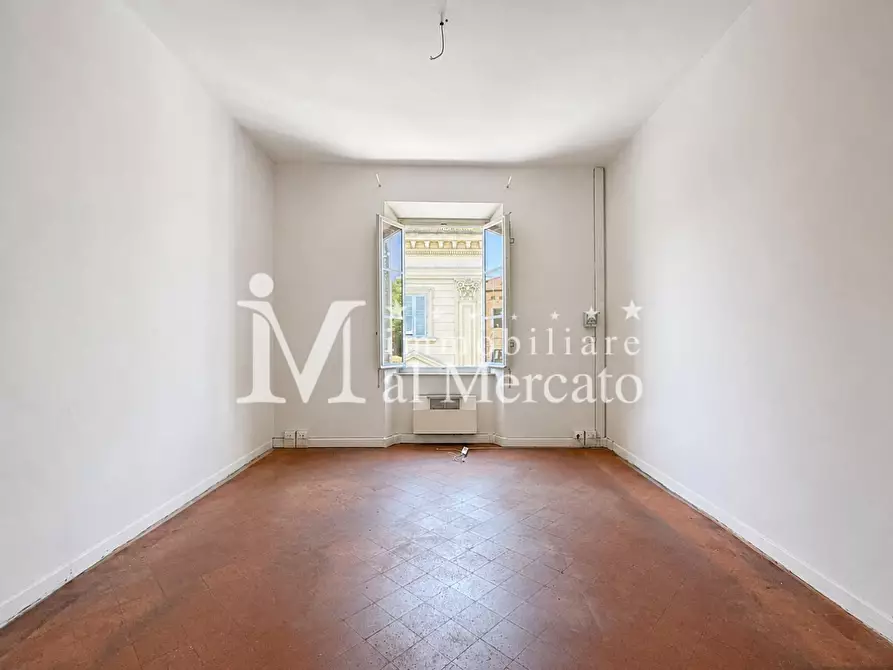 Immagine 27 di Appartamento in vendita  a Lucca