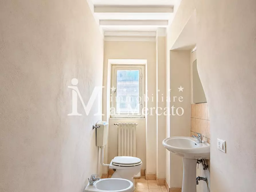 Immagine 56 di Appartamento in vendita  a Lucca