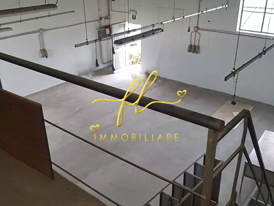 Immagine 6 di Laboratorio in vendita  a Rosignano Marittimo
