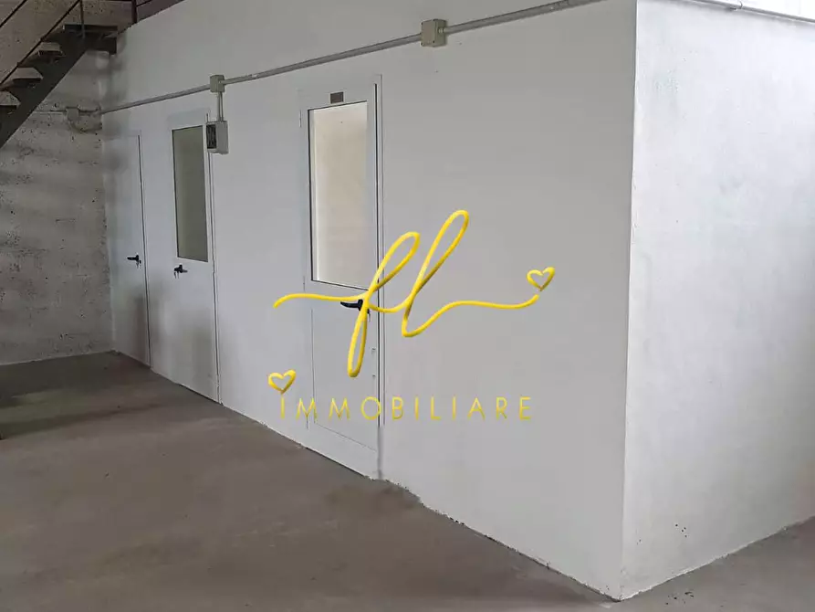 Immagine 4 di Laboratorio in vendita  a Rosignano Marittimo