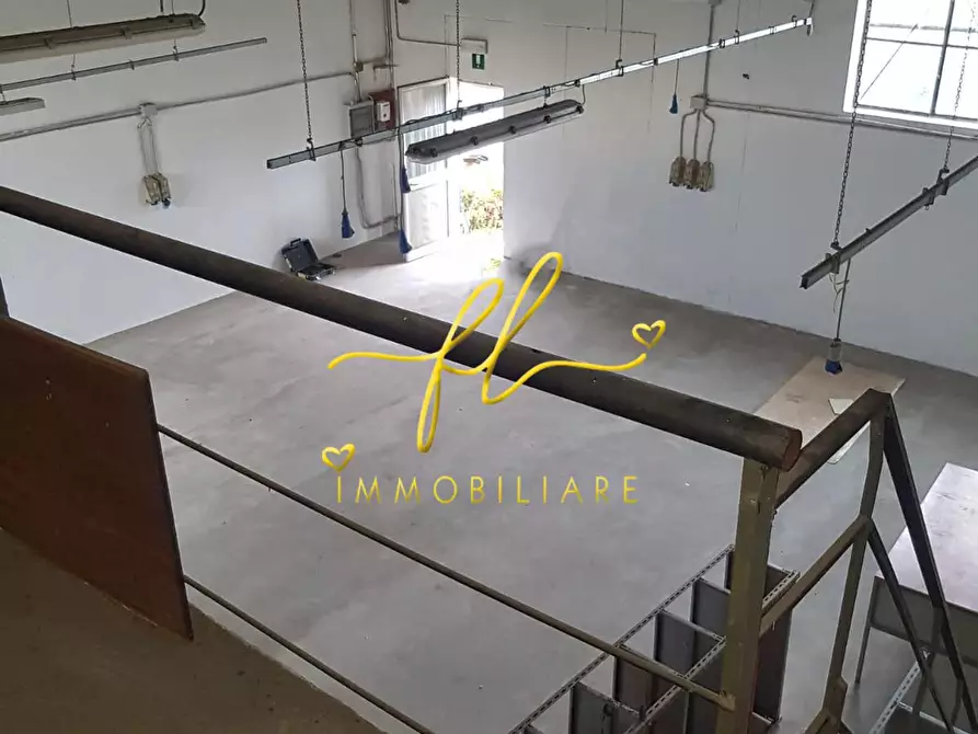 Immagine 13 di Laboratorio in vendita  a Rosignano Marittimo