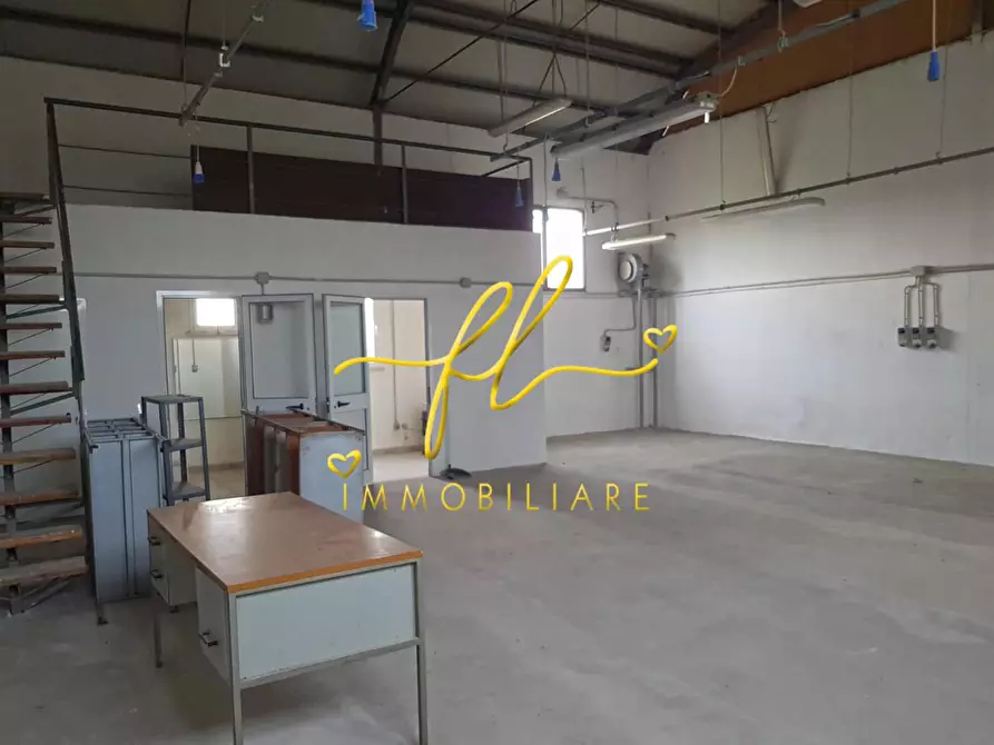 Immagine 2 di Laboratorio in vendita  a Rosignano Marittimo