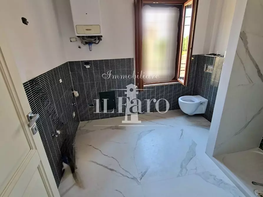 Immagine 18 di Appartamento in vendita  a Campi Bisenzio