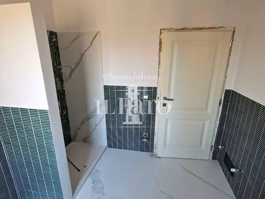 Immagine 17 di Appartamento in vendita  a Campi Bisenzio