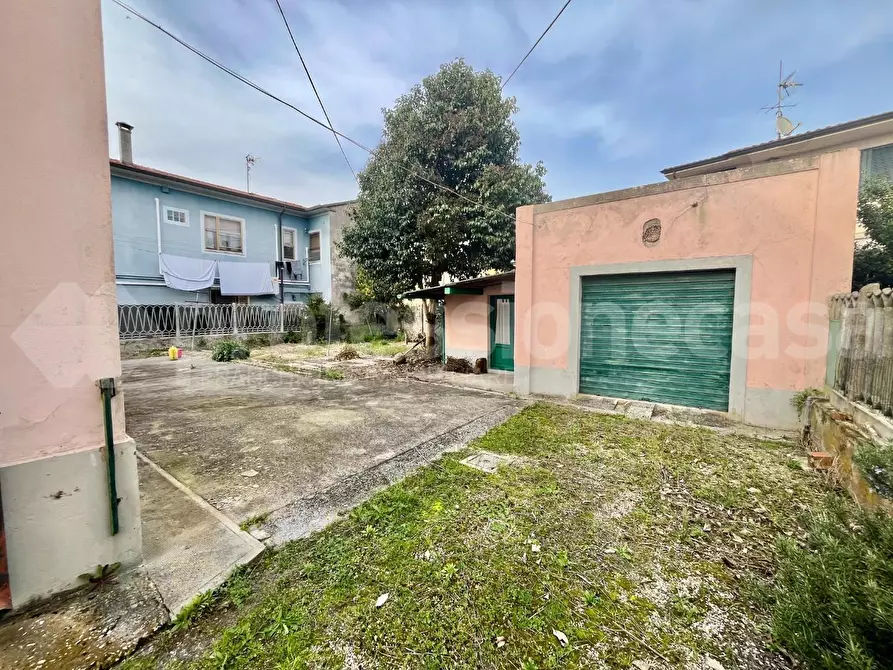 Immagine 16 di Villa in vendita  a Vecchiano