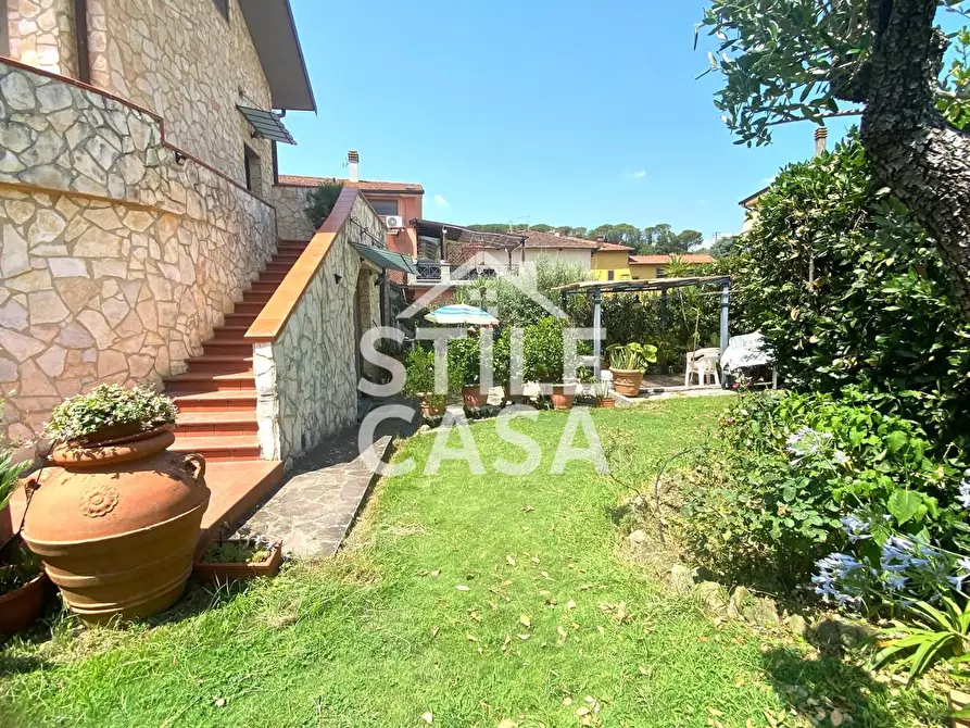 Immagine 2 di Porzione di casa in vendita  a Buggiano