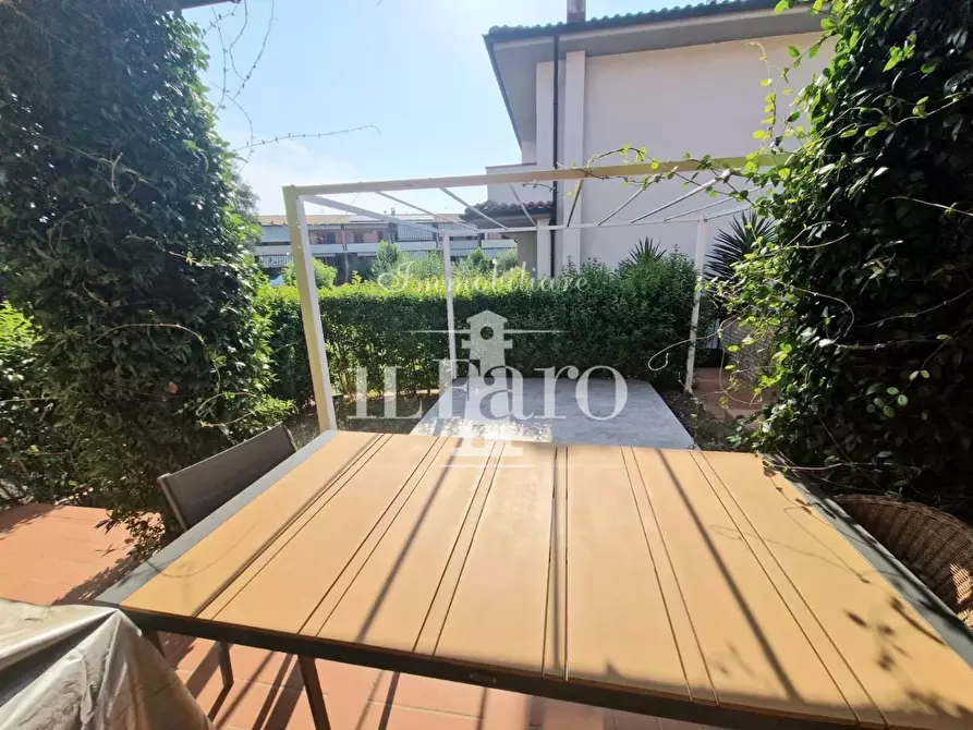 Immagine 11 di Villetta a schiera in vendita  a Campi Bisenzio