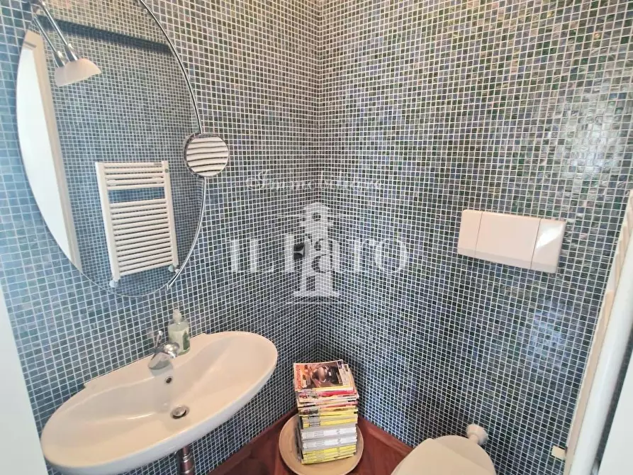 Immagine 47 di Villetta a schiera in vendita  a Campi Bisenzio