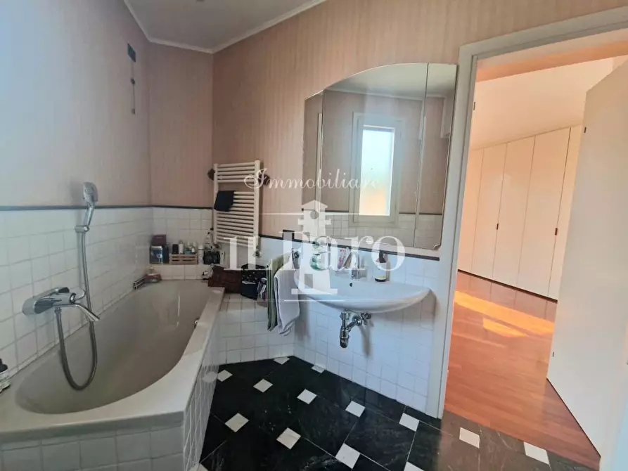 Immagine 52 di Villetta a schiera in vendita  a Campi Bisenzio