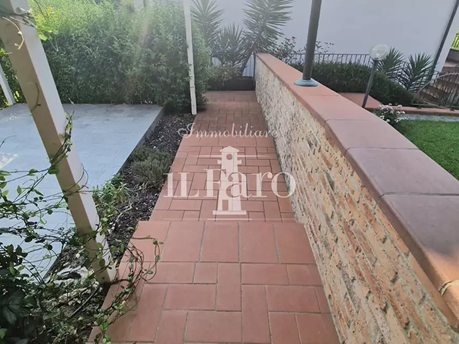 Immagine 6 di Villetta a schiera in vendita  a Campi Bisenzio