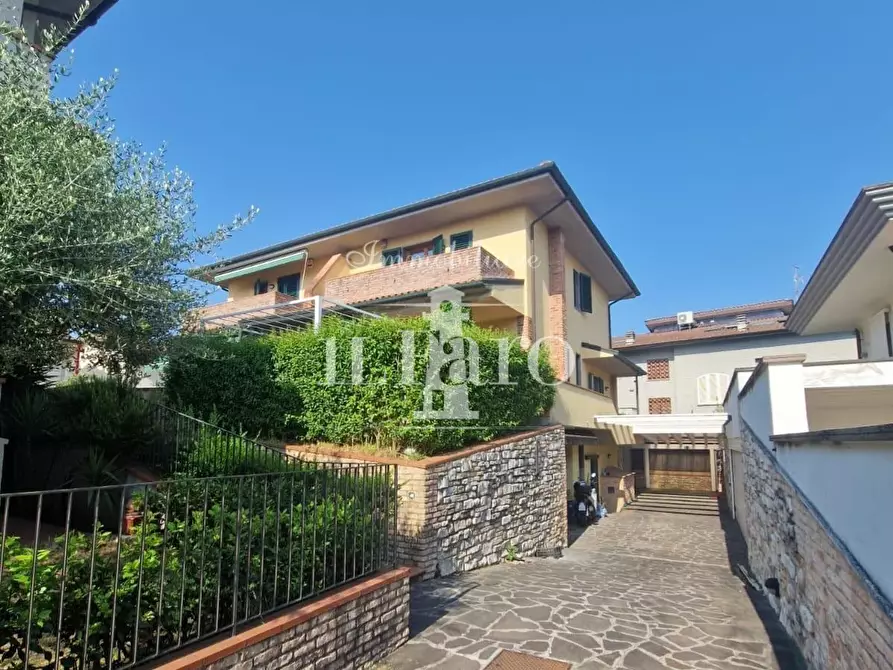 Immagine 1 di Villetta a schiera in vendita  a Campi Bisenzio