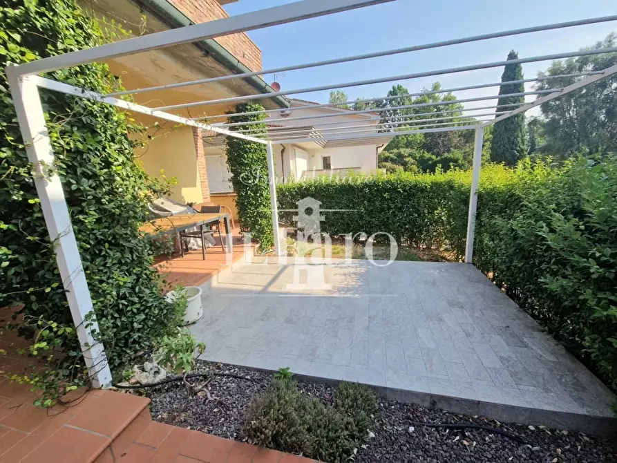 Immagine 9 di Villetta a schiera in vendita  a Campi Bisenzio