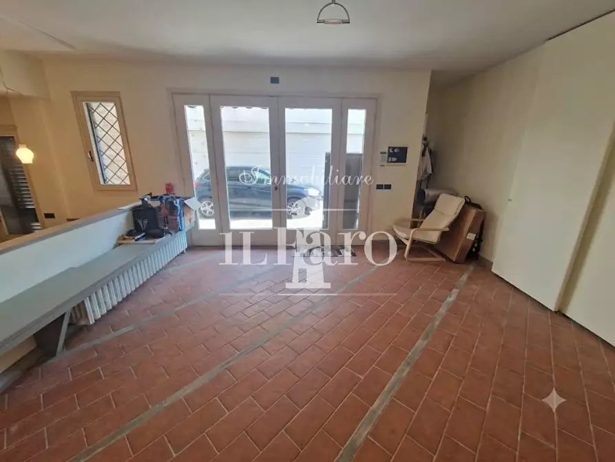 Immagine 26 di Villetta a schiera in vendita  a Campi Bisenzio