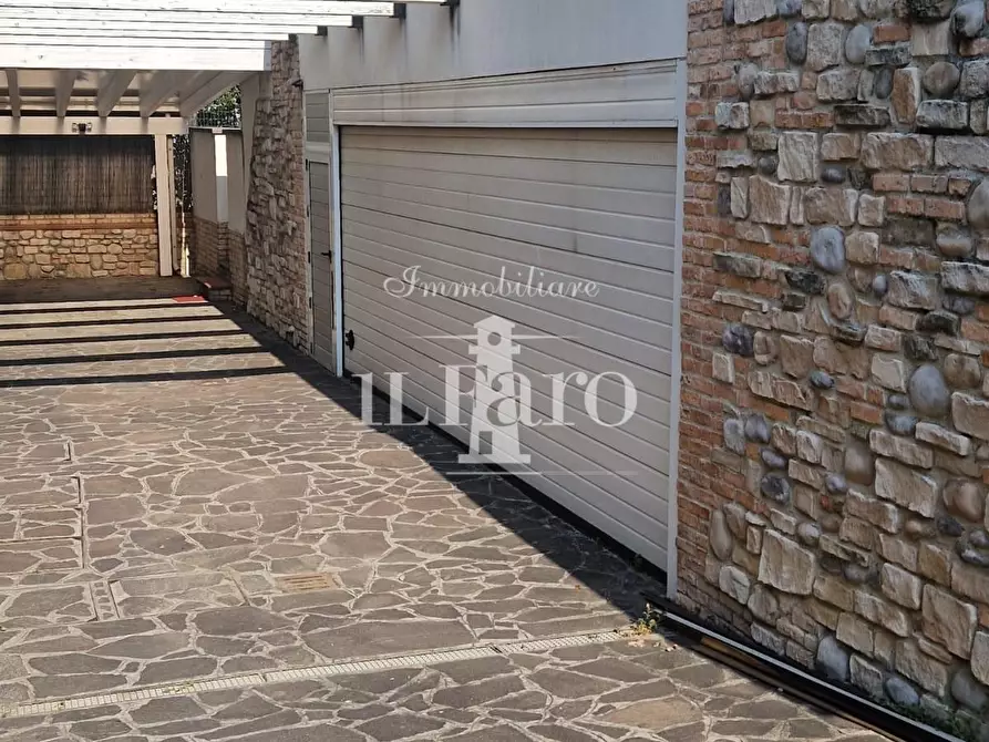 Immagine 12 di Villetta a schiera in vendita  a Campi Bisenzio