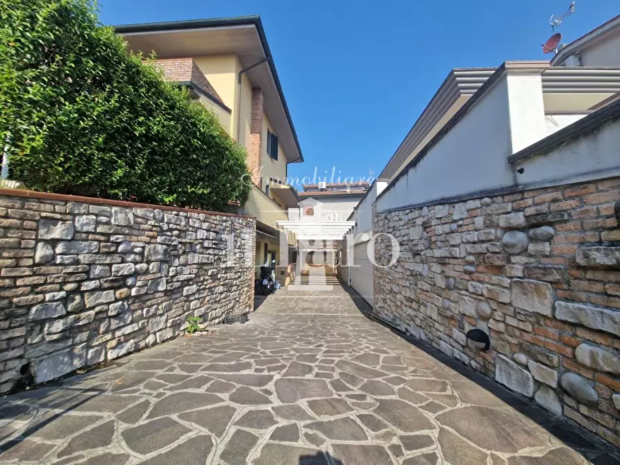 Immagine 2 di Villetta a schiera in vendita  a Campi Bisenzio