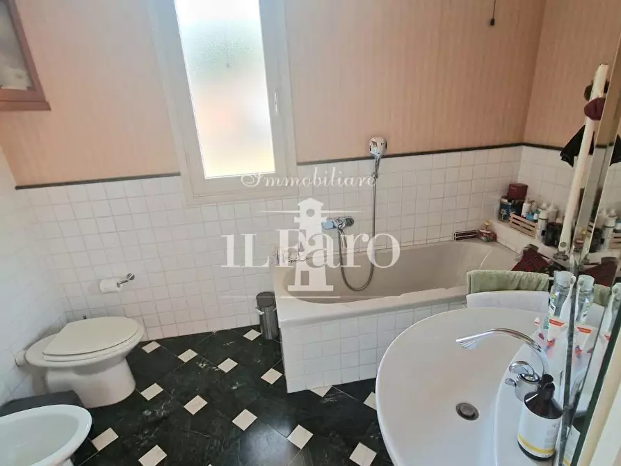Immagine 53 di Villetta a schiera in vendita  a Campi Bisenzio