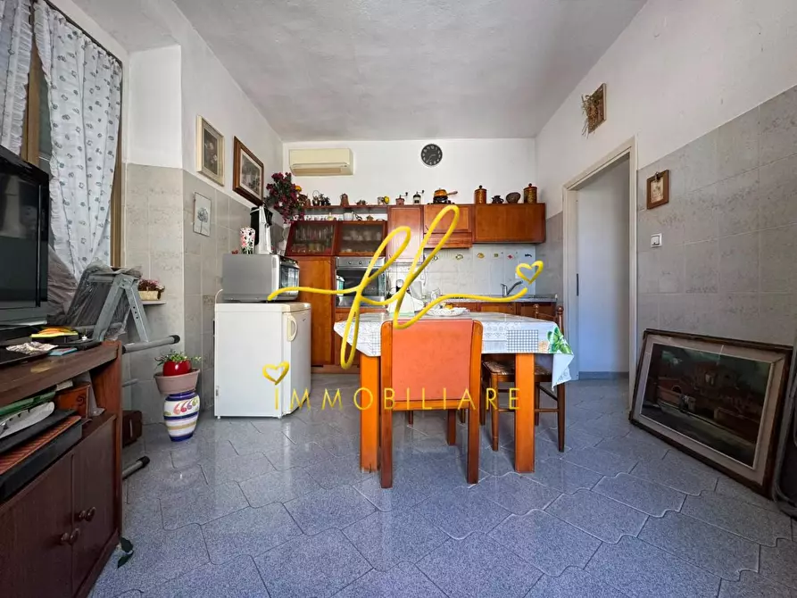 Immagine 8 di Appartamento in vendita  a Livorno