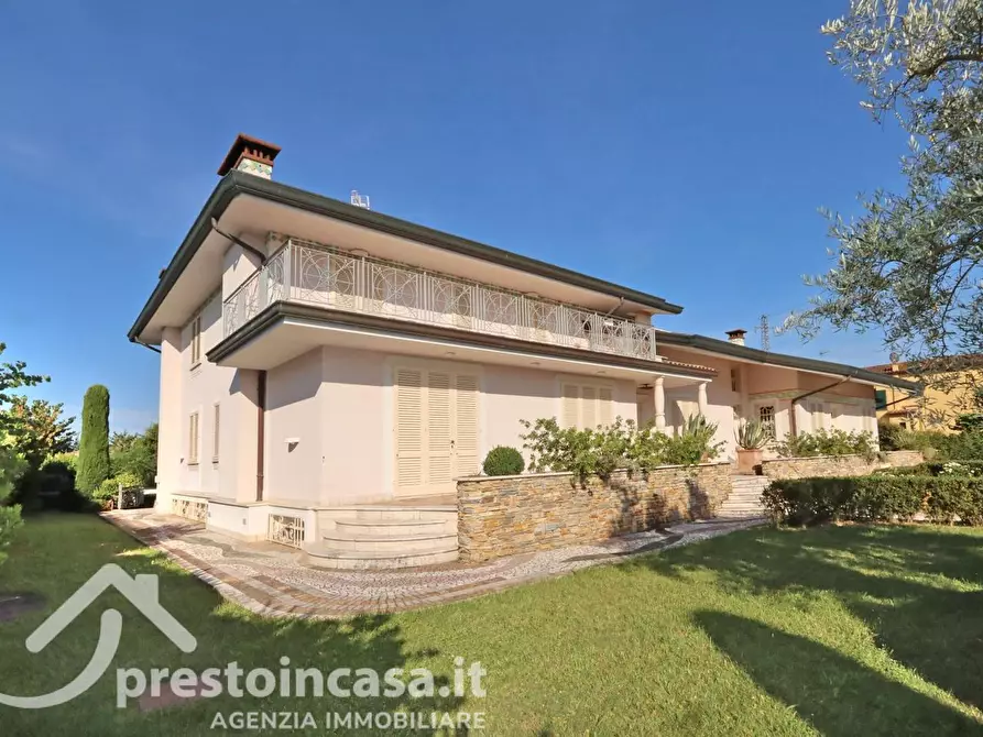 Immagine 3 di Villa in vendita  a Fucecchio