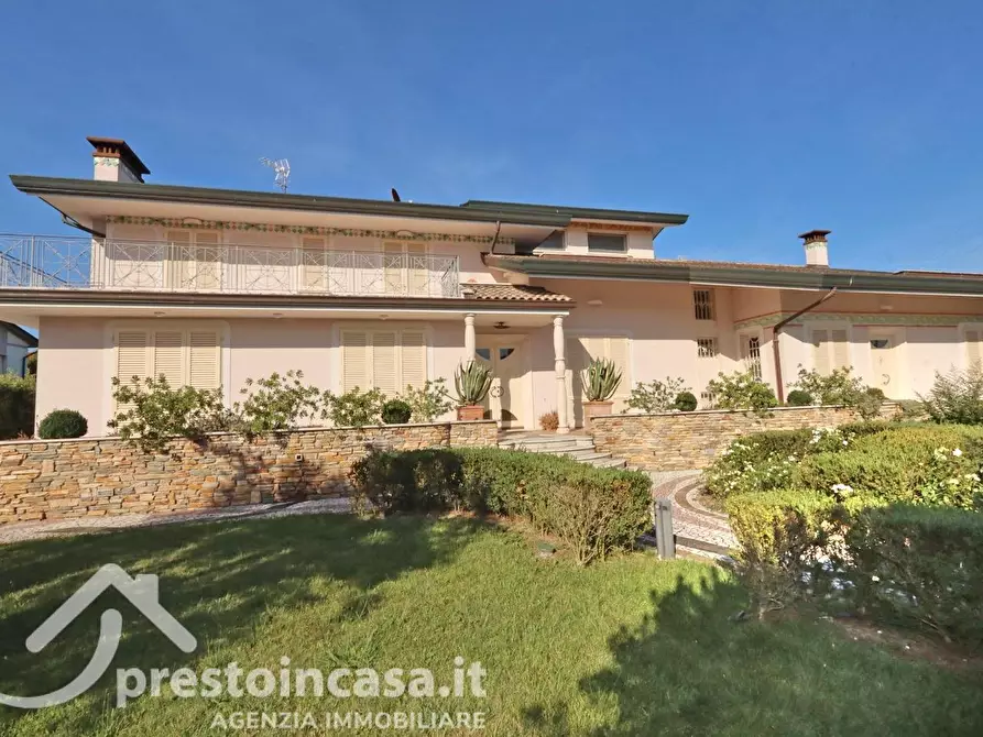 Immagine 2 di Villa in vendita  a Fucecchio