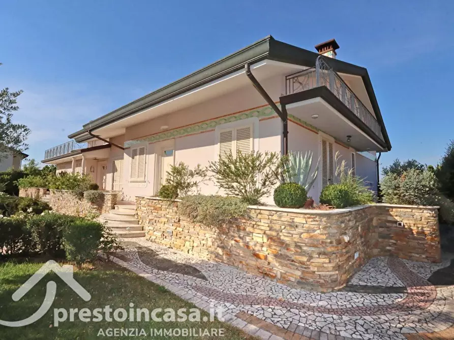 Immagine 1 di Villa in vendita  a Fucecchio