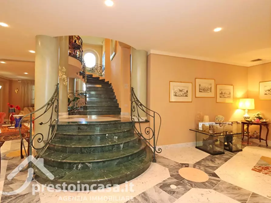 Immagine 15 di Villa in vendita  a Fucecchio