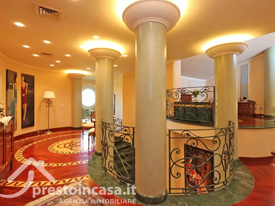 Immagine 17 di Villa in vendita  a Fucecchio