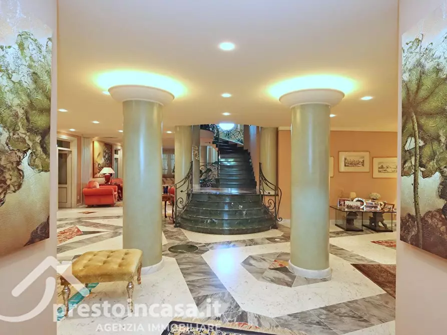 Immagine 10 di Villa in vendita  a Fucecchio