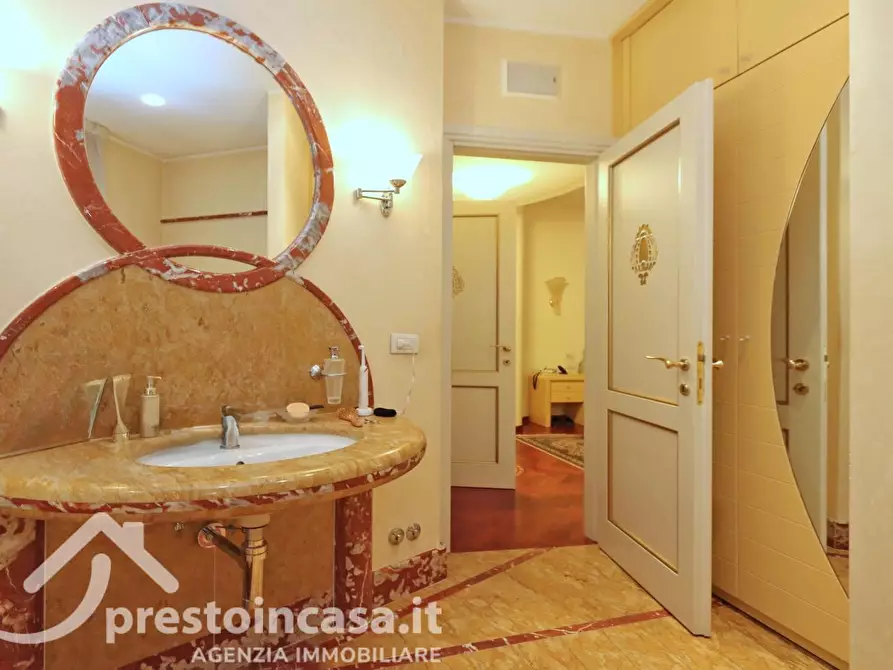 Immagine 19 di Villa in vendita  a Fucecchio