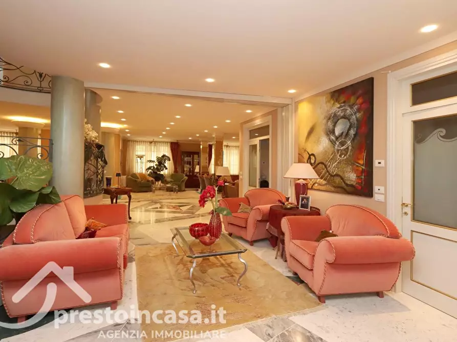 Immagine 11 di Villa in vendita  a Fucecchio