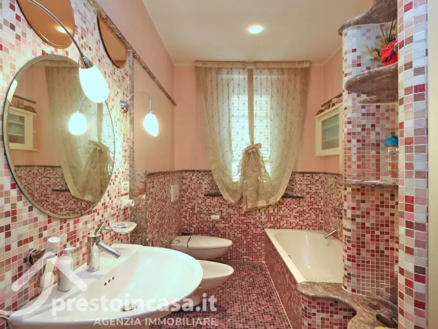 Immagine 21 di Villa in vendita  a Fucecchio