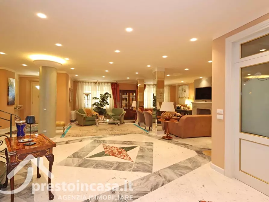 Immagine 12 di Villa in vendita  a Fucecchio