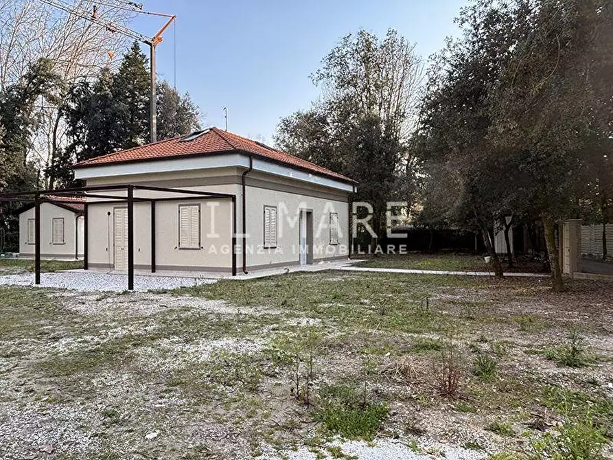 Immagine 8 di Casa indipendente in vendita  a Massa