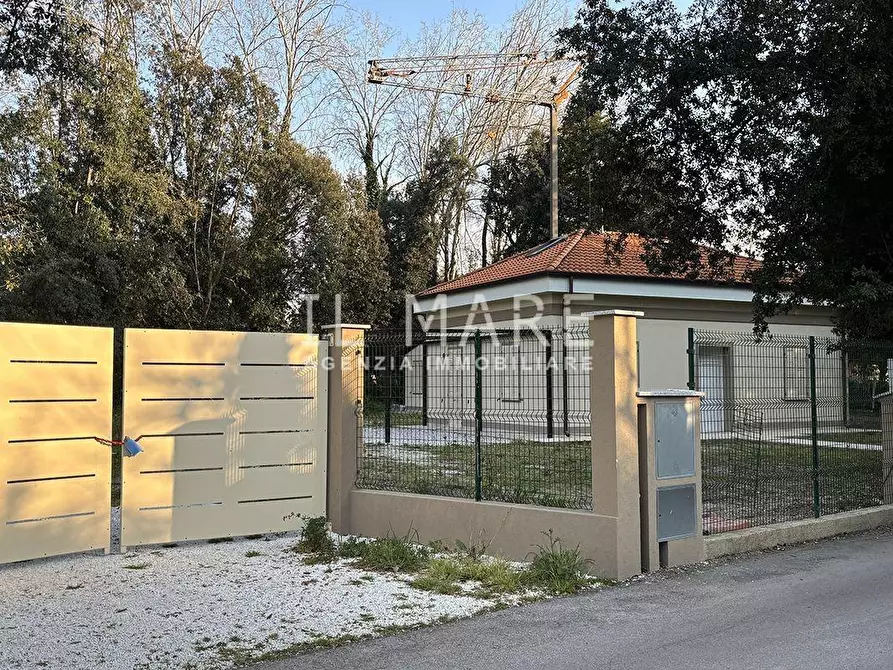 Immagine 5 di Casa indipendente in vendita  a Massa