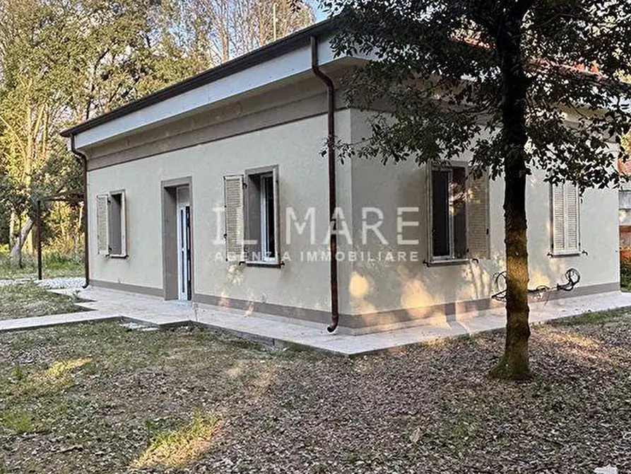 Immagine 4 di Casa indipendente in vendita  a Massa