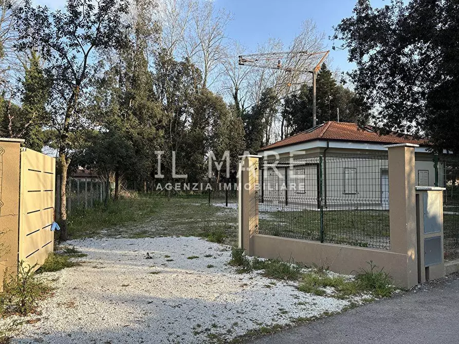 Immagine 9 di Casa indipendente in vendita  a Massa
