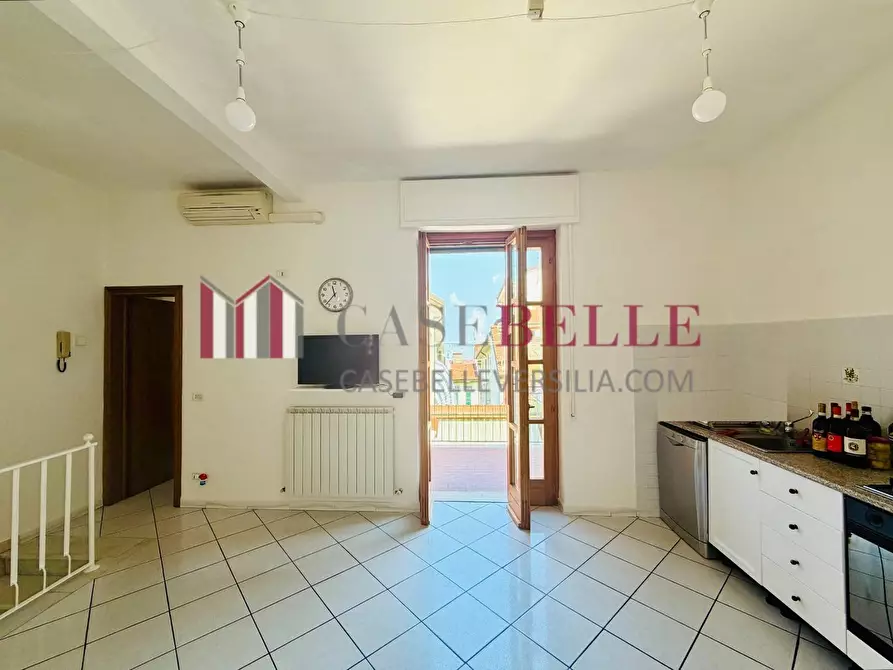 Immagine 6 di Appartamento in vendita  a Viareggio